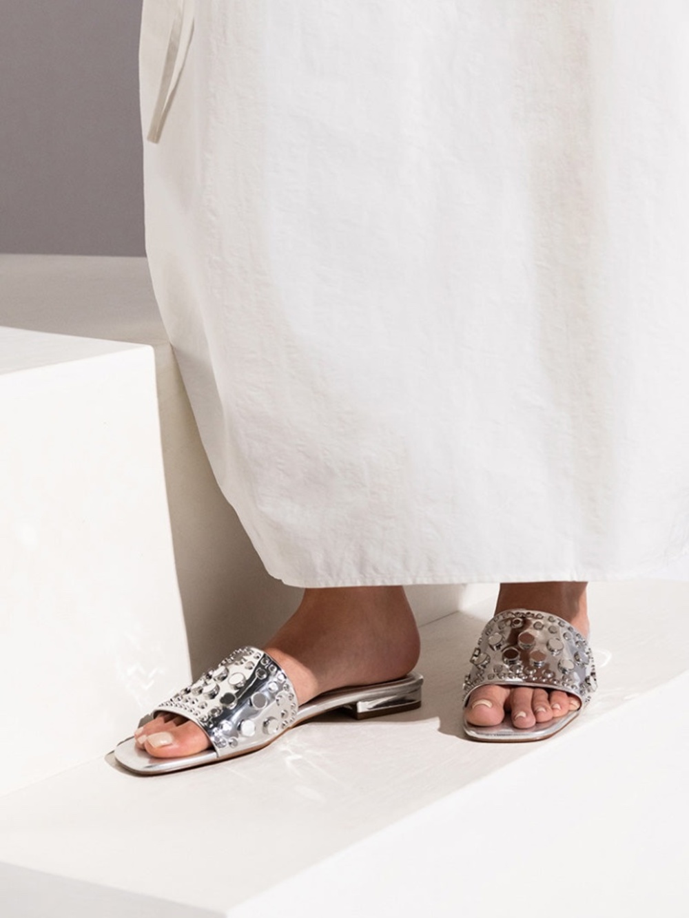 NWT and NEVER WORN Azalea Wang Sonia Silver Slide Sandal - Akira - Size 10 - Picture 12 of 12